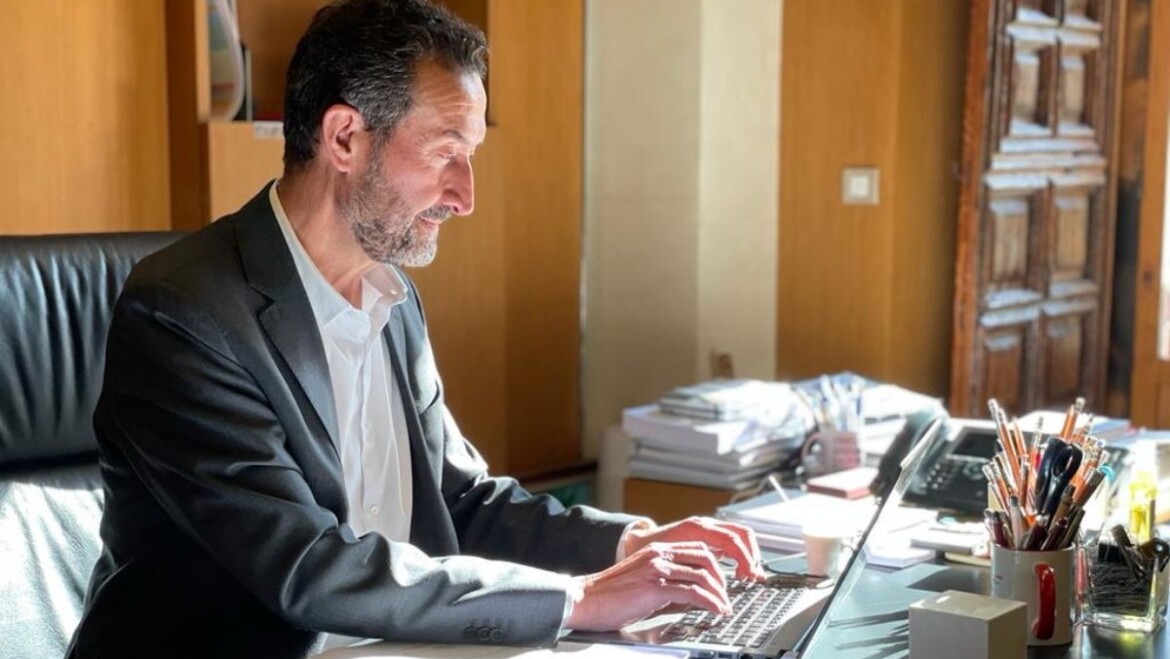 L’alcalde es reincorpora al seu lloc de treball a l’Ajuntament després de deu dies de confinament per la Covid-19