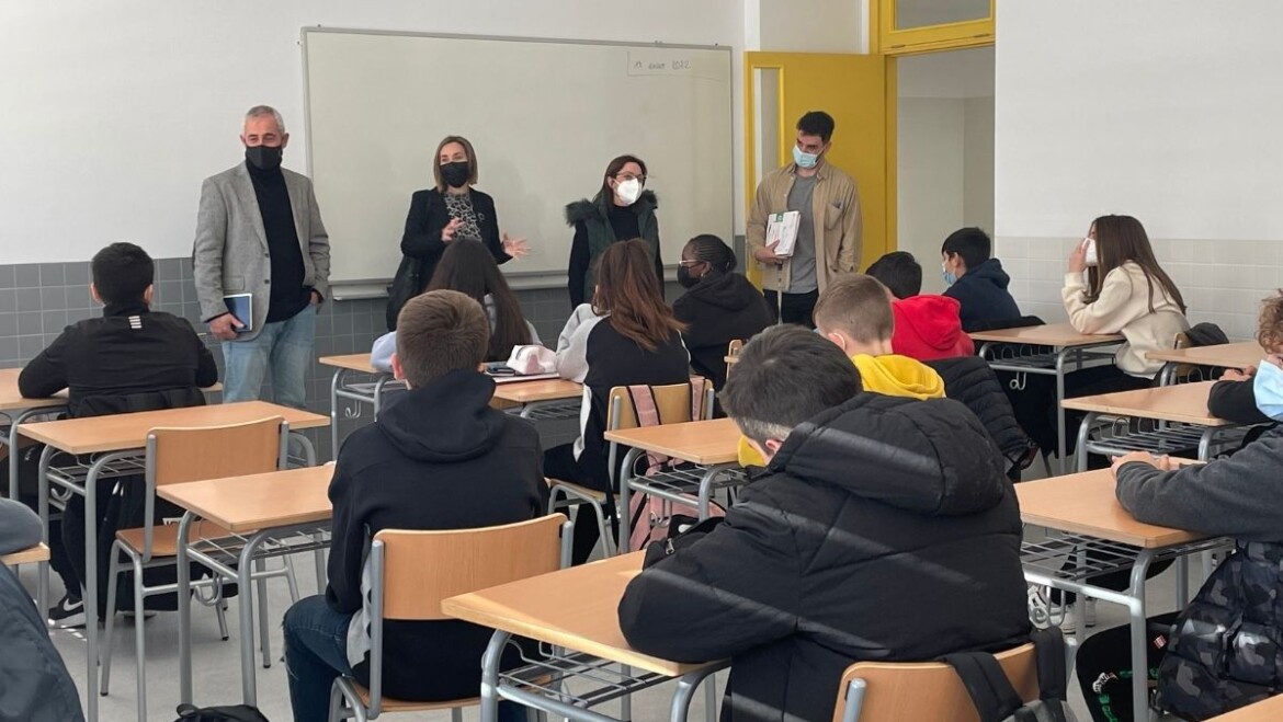 El IES Vicente Verdú abre sus puertas y pone fin a más de una década de masificación y aulas prefabricadas en La Torreta