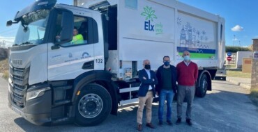 Limpieza pone en marcha por primera vez en Elche doce nuevos vehículos de recogida de basura propulsados con gas