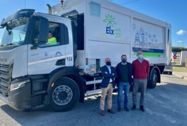 Limpieza pone en marcha por primera vez en Elche doce nuevos vehículos de recogida de basura propulsados con gas