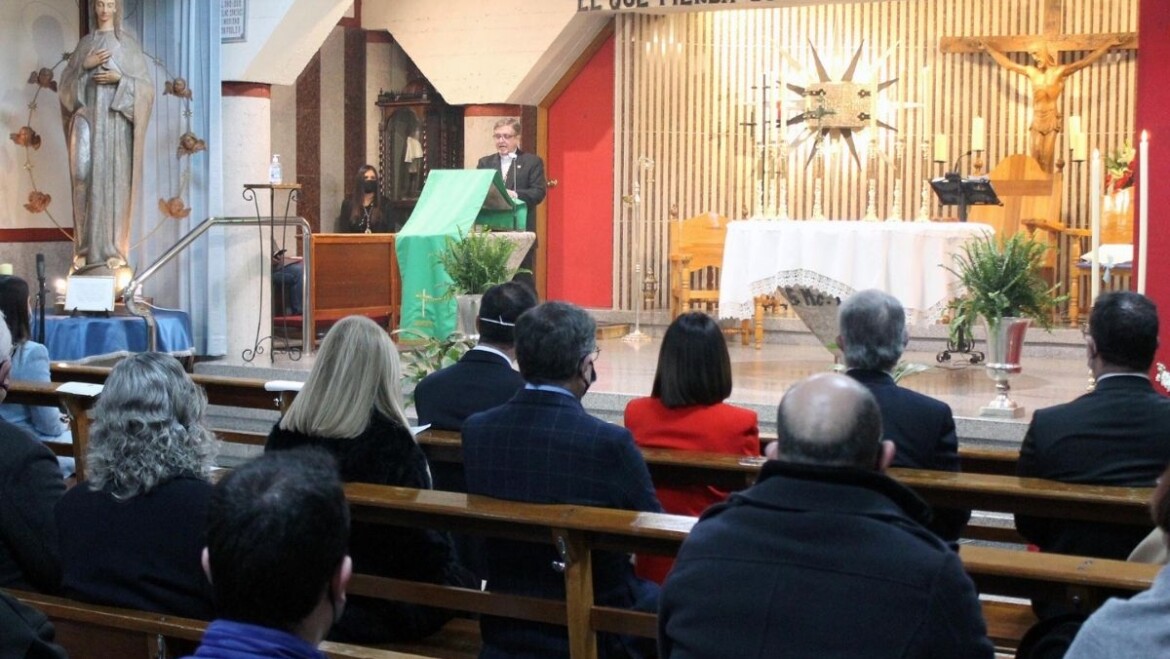 El sacerdote ilicitano José Juan Valero Maciá pronuncia el pregón de la celebración de San Agatángelo