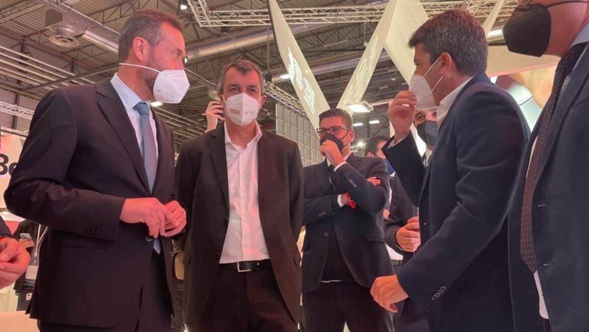 El alcalde destaca que “el paso de la Vuelta convertirá Elche en la capital del ciclismo y reforzará su vínculo con el deporte”