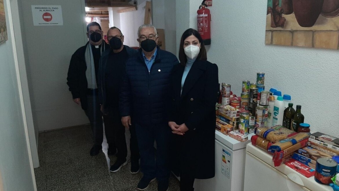 La campaña «Llenemos el Belén de Solidaridad» impulsada por la Concejalía de Fiestas recoge más de 350 kilos de alimentos y productos de higiene