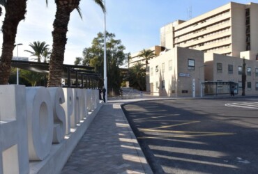 El alcalde considera “imprescindible” que Elche disponga de hemodinámica 24 horas para evitar los desplazamientos a Alicante de personas que sufren infartos