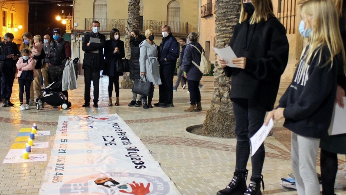 Concentración en la Plaça de Baix por la paz y para condenar la invasión rusa de Ucrania