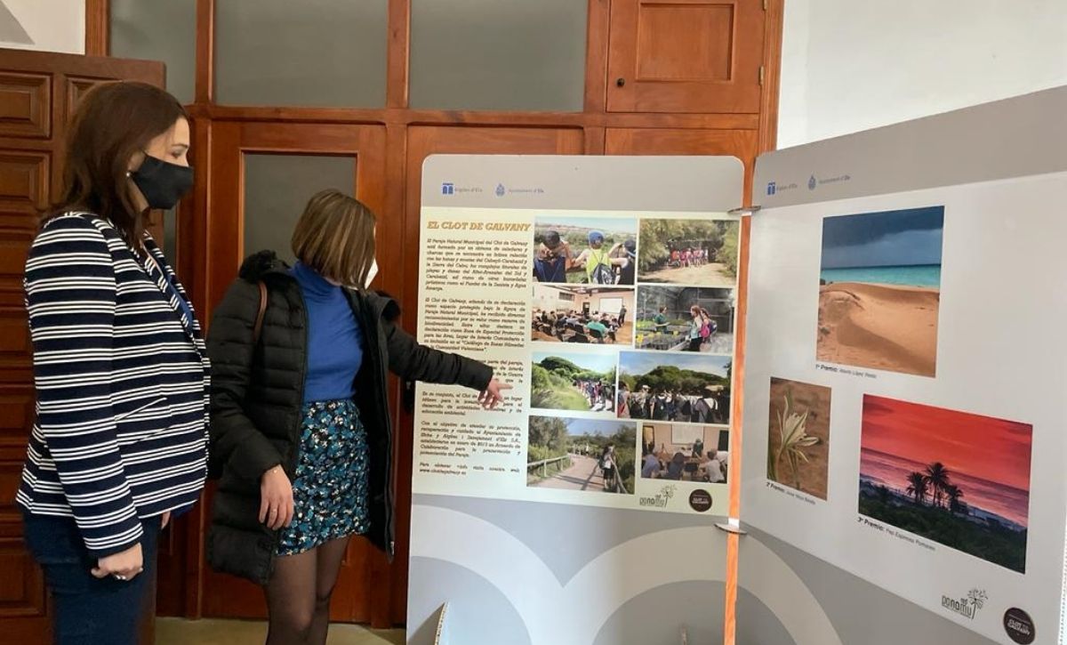 Esther Diez y Javier Prieto en la exposición Photoclot (5) Las Clarisas acoge hasta el 6 de marzo 128 imágenes de las dunas y las playas del Clot de Galvany