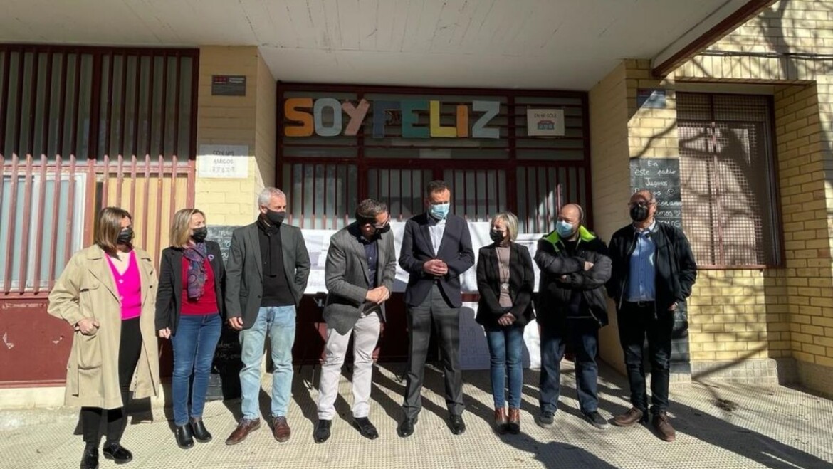 Educación y la constructora adjudicataria firman el acta de inicio de las obras del nuevo CEIP La Paz de Torrellano, que contará con 490 plazas escolares