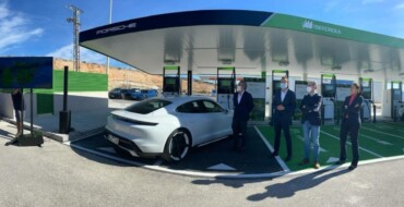 La major electrolinera de recàrrega ràpida del sud d’Europa ja es troba en funcionament a Elx amb carregadors de fins a 400 kW