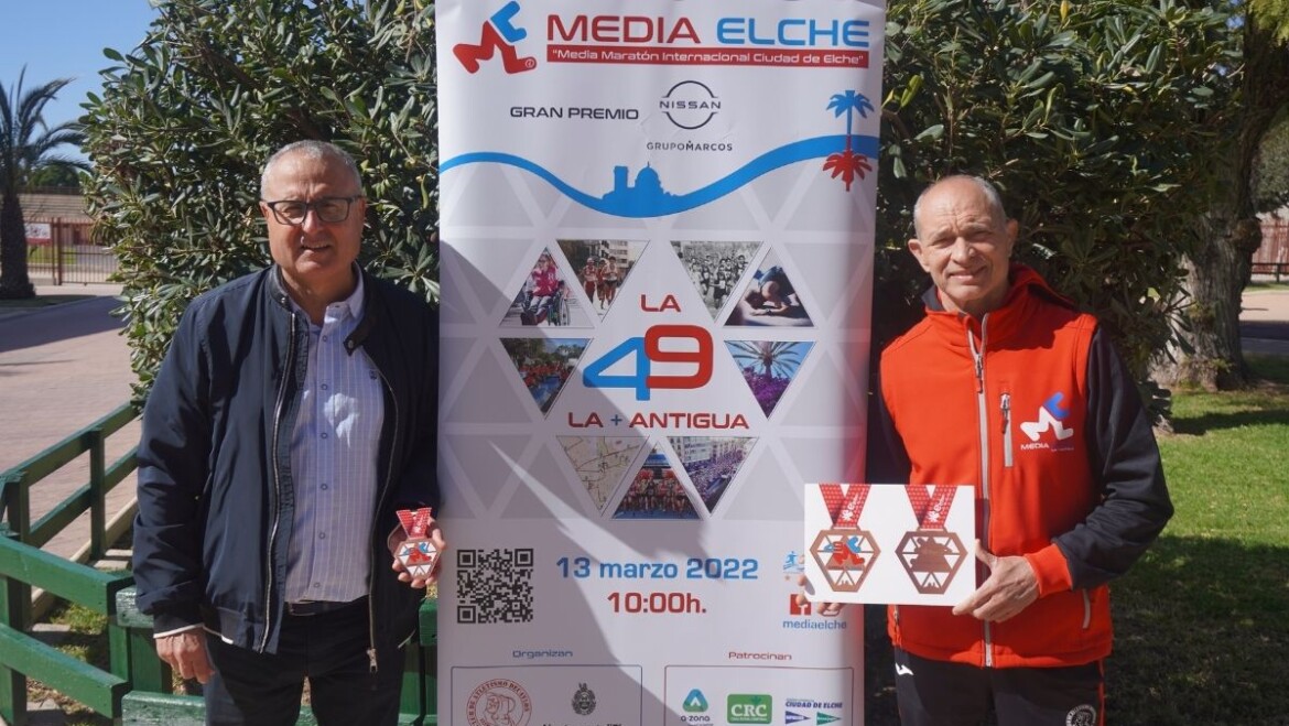 Una medalla inspirada en un diamante rinde homenaje a las 49 ediciones de la Media Maratón de Elche