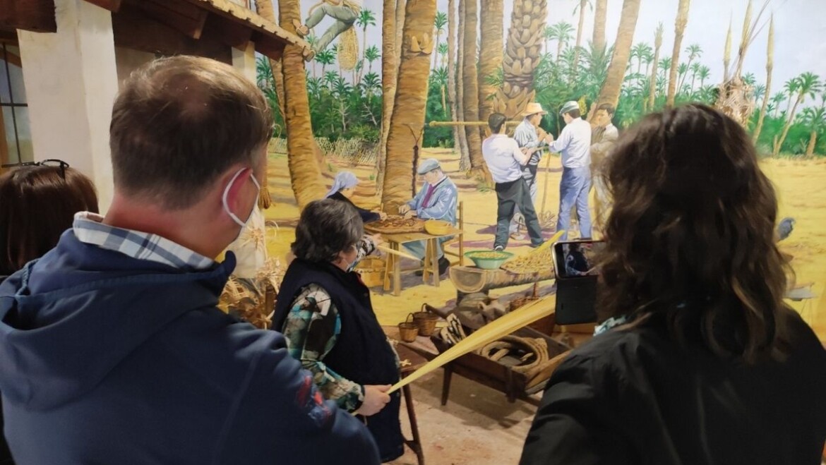 Periodistas checos visitan Elche con motivo de la nueva conexión aérea con Praga