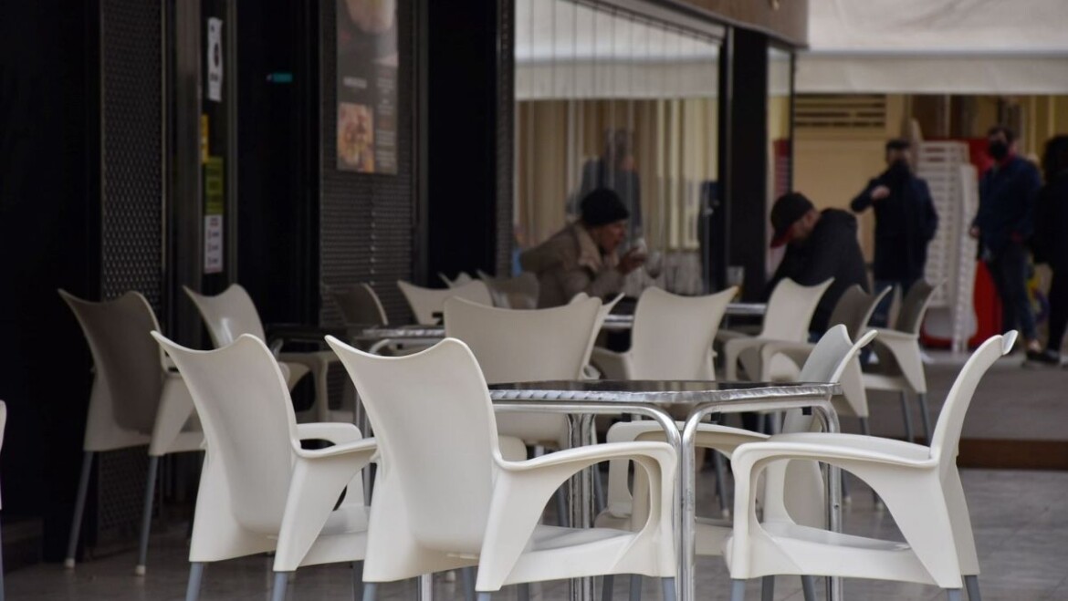El Ayuntamiento amplía hasta final del año 2022 la exención de la tasa de mesas y sillas para la hostelería y restauración
