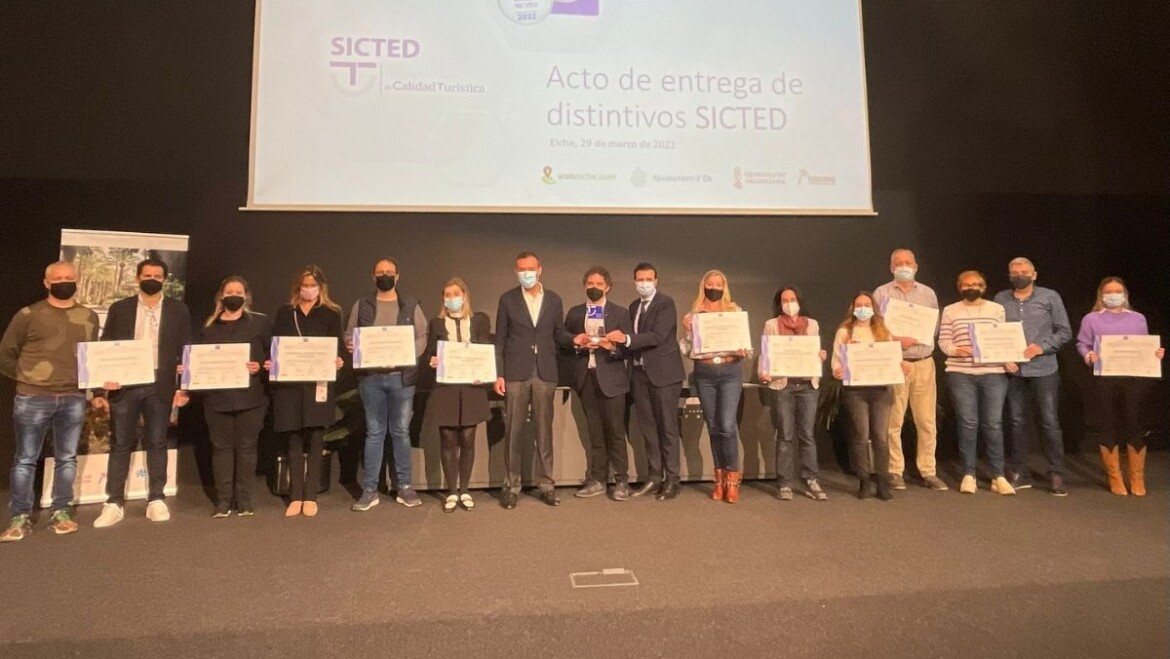 Seis nuevos negocios de Elche obtienen el sello de calidad turística SICTED y otros ocho lo renuevan
