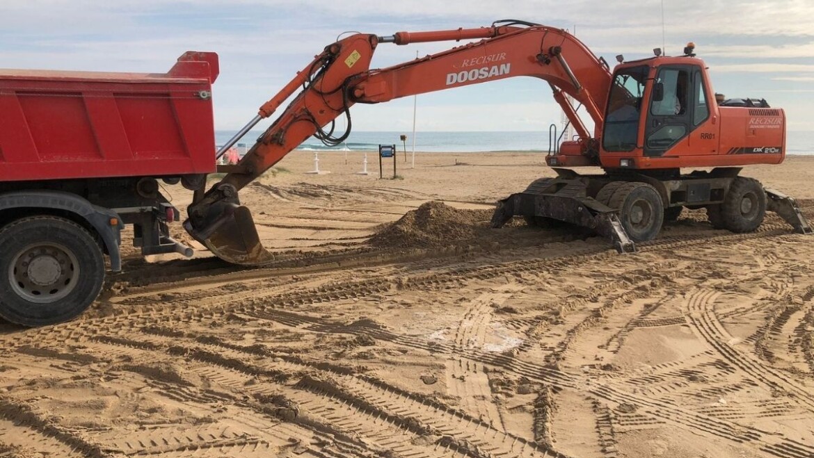 Arrancan los trabajos de preparación para la restauración medioambiental de la parcela del antiguo hotel de Arenales