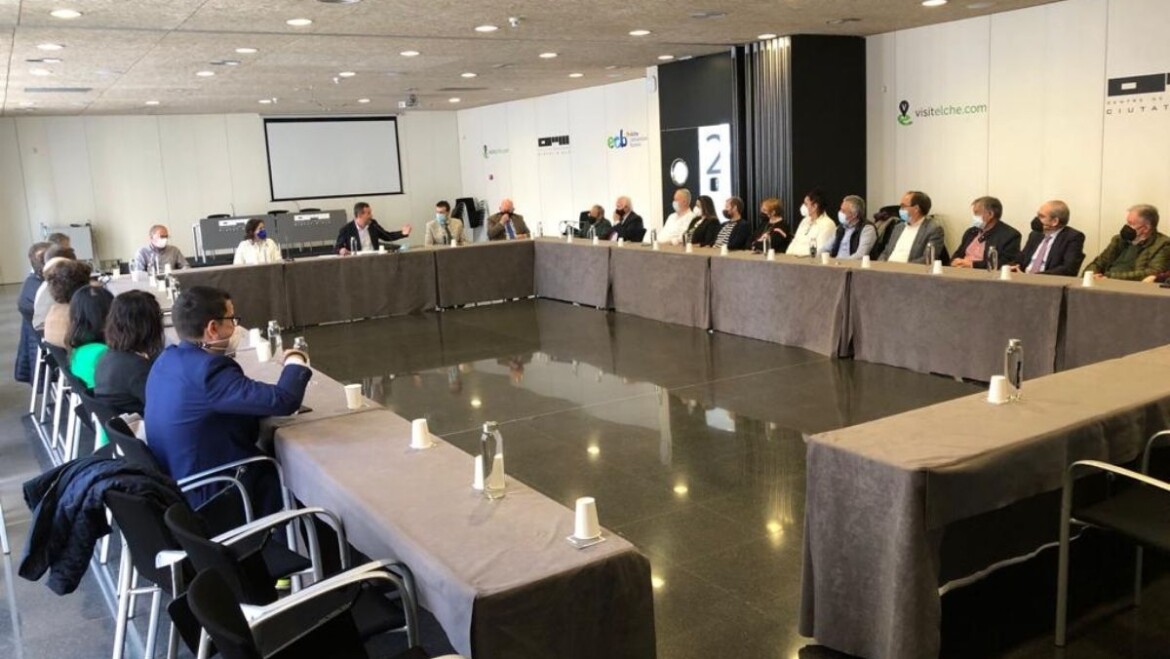 Más de una docena de colectivos socioeconómicos de Elche dan su respaldo unánime a la rehabilitación de las Clarisas y a su conversión en un hotel histórico