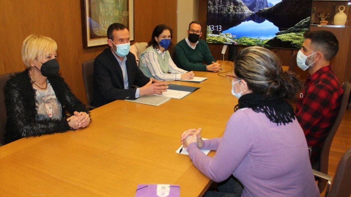 El alcalde informa a la Asociación de Vecinos de Porfirio Pascual sobre la rehabilitación integral del barrio con los fondos europeos Next Generation