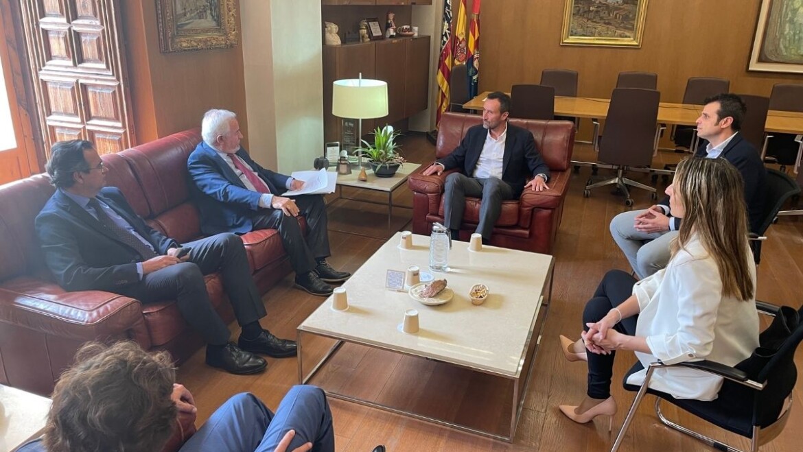 El Ayuntamiento y CEDELCO fortalecen su alianza con el fin de favorecer el apoyo a las empresas y el desarrollo socio económico de la ciudad