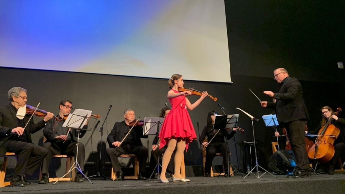 Unos 350 estudiantes de Secundaria asisten al Concierto de Primavera del Coro y Orquesta de Cámara de la UNED en el Centro de Congresos
