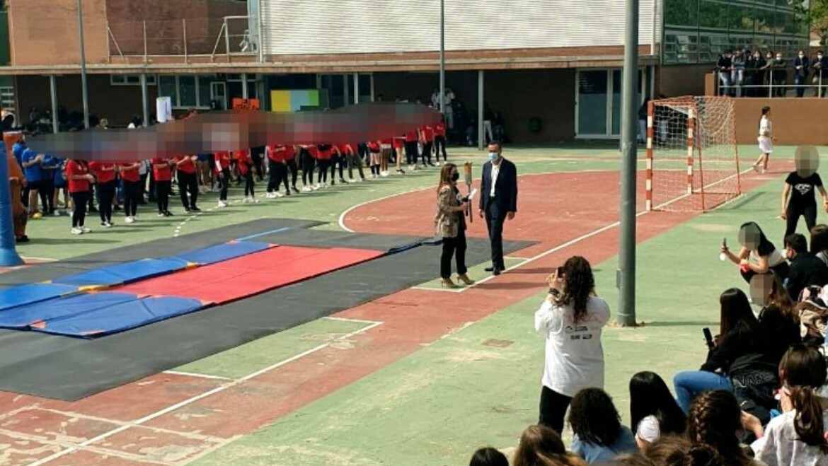 El alcalde inaugura las IX Olimpiadas Deportivas del IES Torrellano que ha contado con la participación de más de 500 estudiantes y 80 docentes
