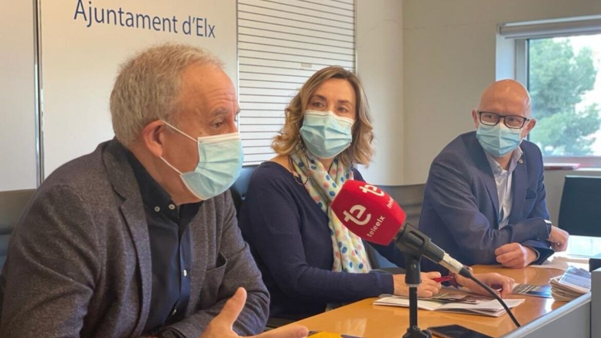 La concejalía de Educación y la Cátedra Pedro Ibarra de la UMH premian a estudiantes de todas las etapas educativas que recopilen las mejores fotografías históricas familiares