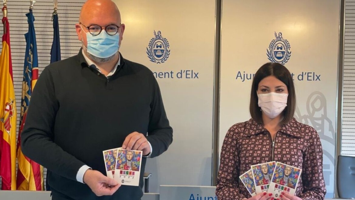 El Ayuntamiento de Elche y la Junta Mayor de Cofradías y Hermandades distribuyen este año 28.000 ejemplares del programa de Semana Santa entregando 3.000 más que en años anteriores.