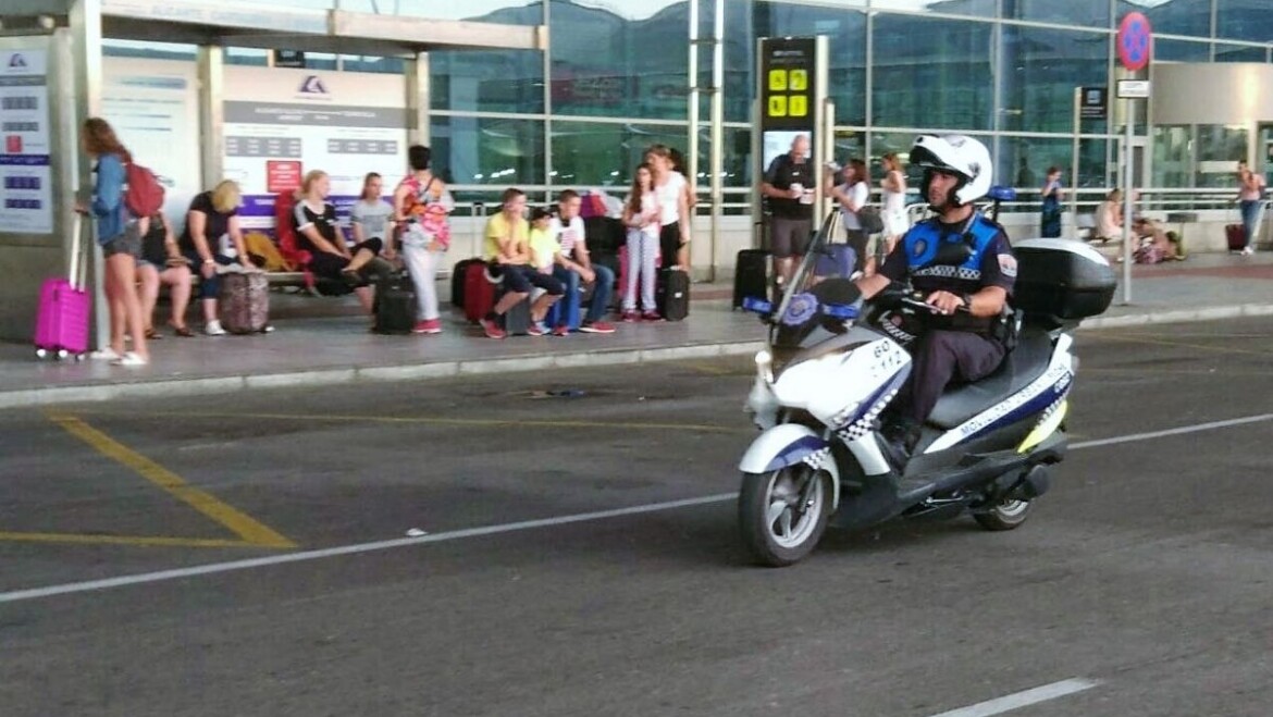 Detingut un home a l’aeroport per furt d’equipatges i falsedat documental