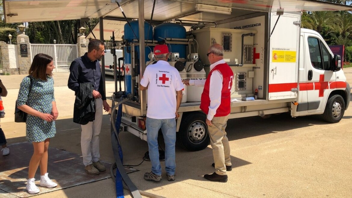 Elche celebra el Día Mundial de la Cruz Roja con una muestra de material humanitario en Traspalacio