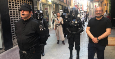 Los personajes de la saga galáctica más famosa del cine toman el corazón comercial de Elche