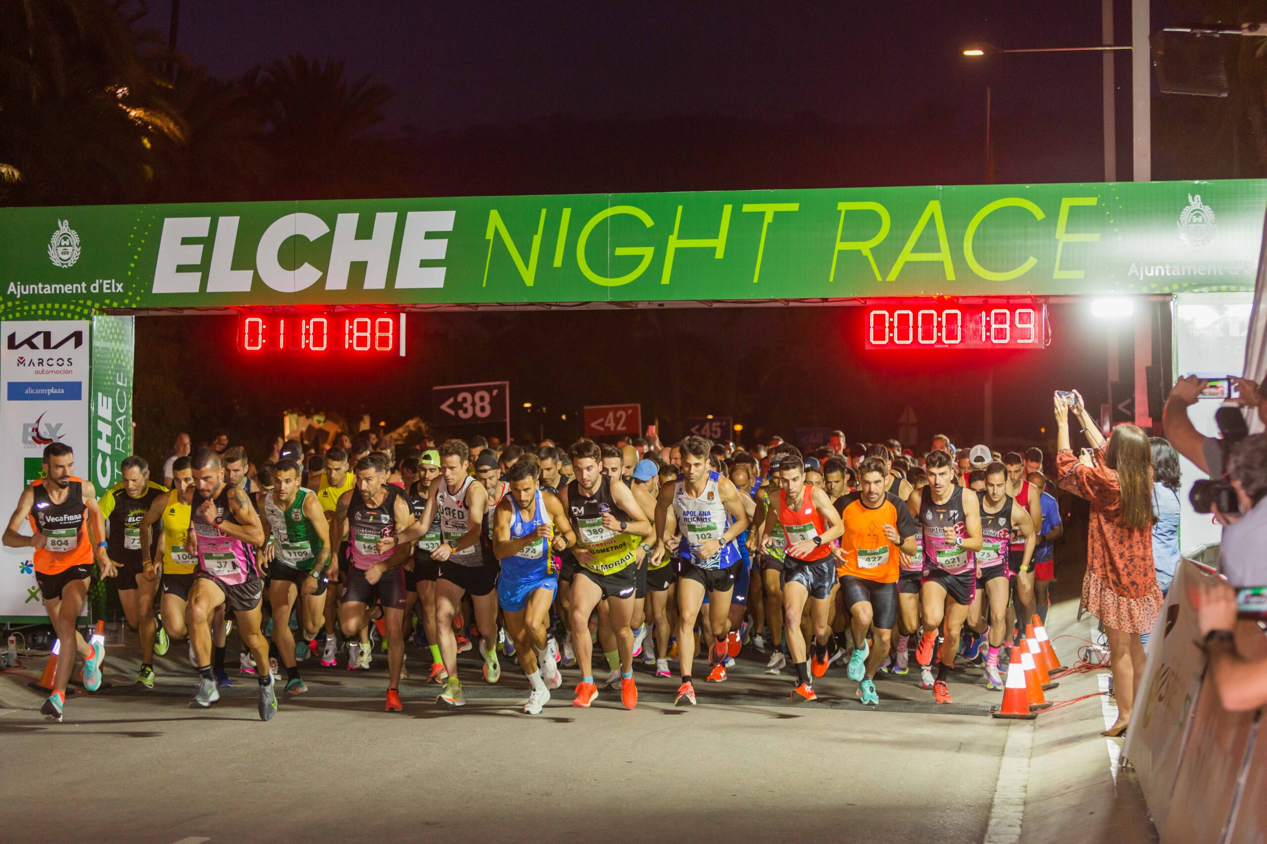 Más de 1.800 personas recorren el corazón de la ciudad con la Elche Night Rac