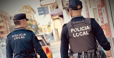 La Policía Local de Elche detiene a un hombre por un delito contra la salud pública y por tener una orden de arresto