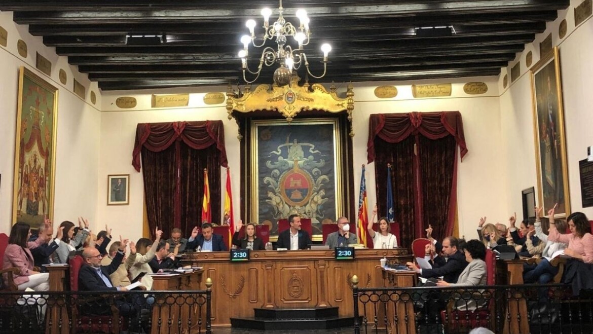 El Ple acorda iniciar els plans d’estabilització dels 443 funcionaris interins de la plantilla municipal