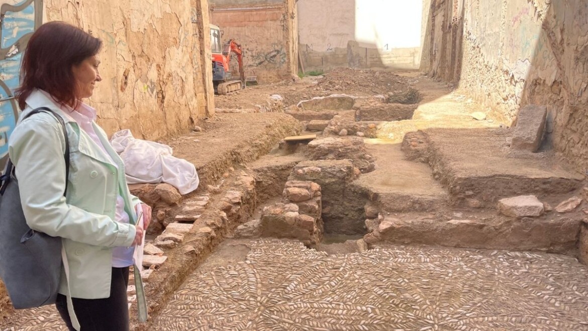 El Ayuntamiento inicia los trámites para conservar el pavimento del siglo XVI hallado en un solar del casco histórico