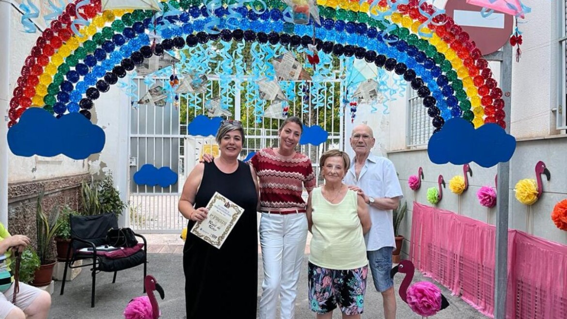 Racó de Retor guanya el primer premi del concurs de carrers engalanats del Raval impulsat per la Regidoria de Festes