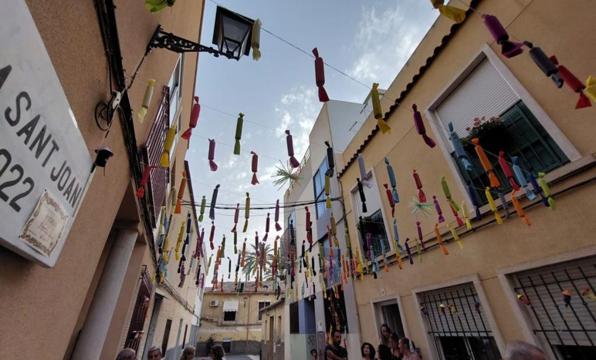 Calles engalanadas Raval Elche (7)