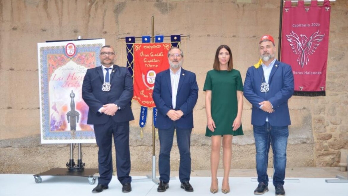 Presentación heráldicas capitanía mora, comparsa “Huestes del Califa”, y capitanía cristiana, comparsa “Caballeros Alcones”