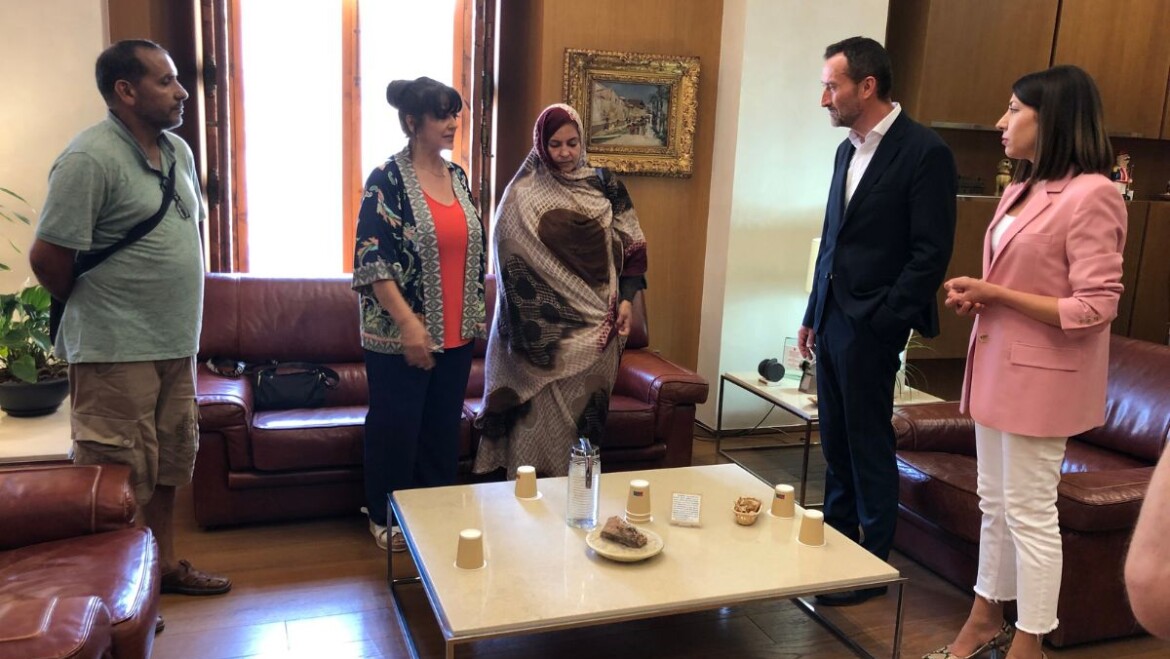 El Ayuntamiento plantea la posibilidad de que niños saharauis puedan estudiar un curso académico en la ciudad