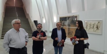 La concejala de Cultura inaugura la exposición de pintura del Grup d’Elx en Alcoy
