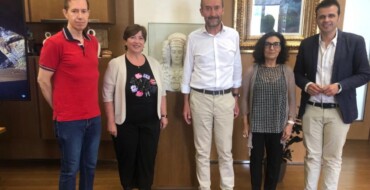L’alcalde rep la presidenta de l’AVL, Veronica Cantó, l’acadèmica il·licitana Tudi Torró, i el president del Tempir, Josep Enric Escribano