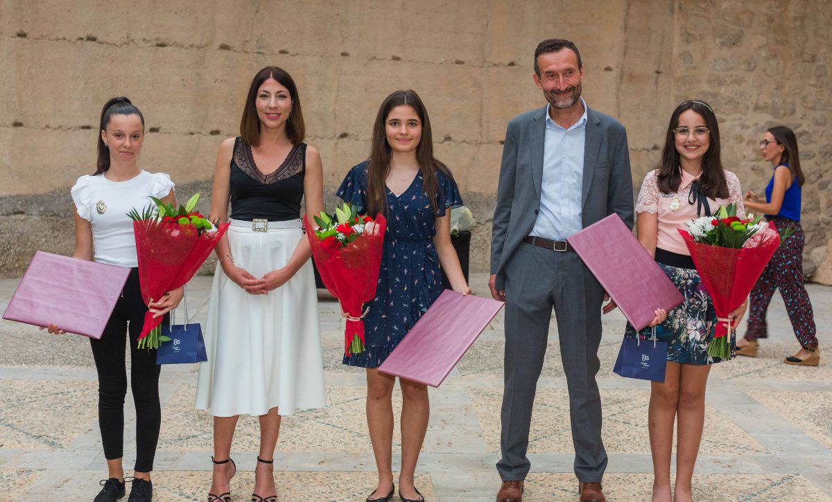 Reconocimiento a las reinas de las fiestas de Elche 2019 (7)