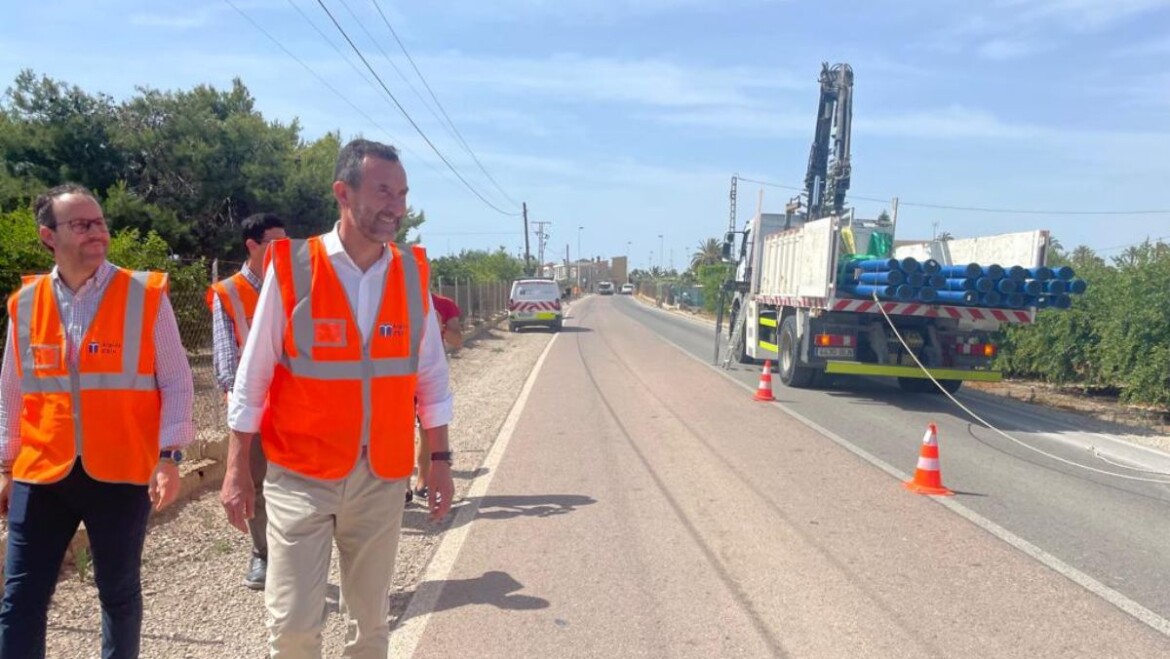 El Ayuntamiento mejora el abastecimiento de agua potable en La Hoya con la renovación de más de dos kilómetros de la red de suministro