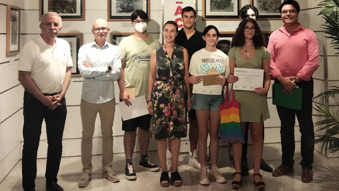 Educació i la Càtedra Pedro Ibarra entreguen els guardons dels III Premis d’Investigació Històrica ‘Històrica Gràfica de la meua Família’