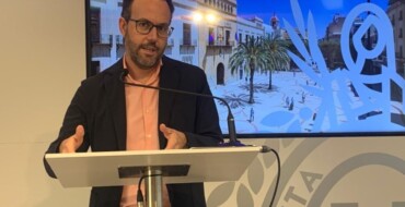 El Ayuntamiento y la Secretaría Autonómica de Turismo trabajarán conjuntamente para luchar contra los pisos turísticos ilegales en el municipio