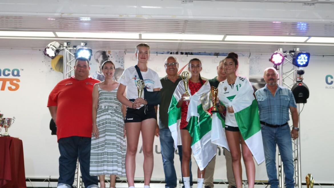 La Torrellano Cup concluye su XXXIII edición con la entrega de trofeos a cargo de los concejales Vicente Alberola y María José Martínez