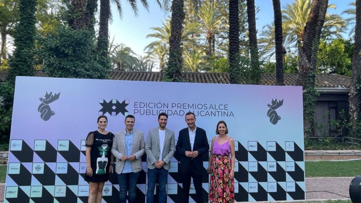El Ayuntamiento recibe el galardón al Anunciante del Año en los XX Premios Alce, celebrados anoche en el hotel Huerto del Cura