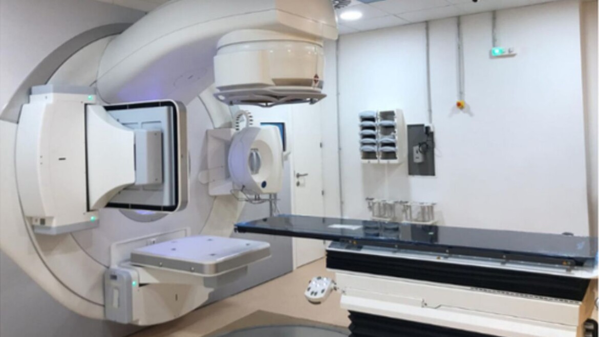 Sanidad informa al Consell de la declaración de emergencia para construir en el Hospital de Elche un búnker donde instalar el acelerador lineal de INVEAT