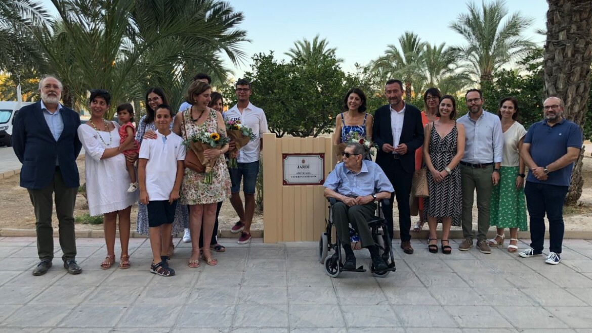 Inaugurado en Altabix el jardín en memoria de Ceferina Soriano, primera abogada de Elche