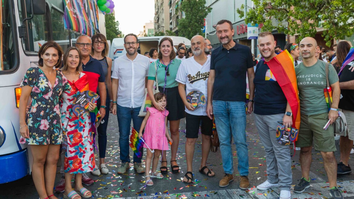 Prop de 400 persones ixen als carrers d’Elx per a reivindicar els drets de les persones LGTBI