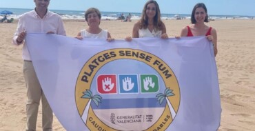 Les platges d’Elx seran espais lliures de fum de tabac aquest estiu per a protegir el litoral de les puntes de cigarret