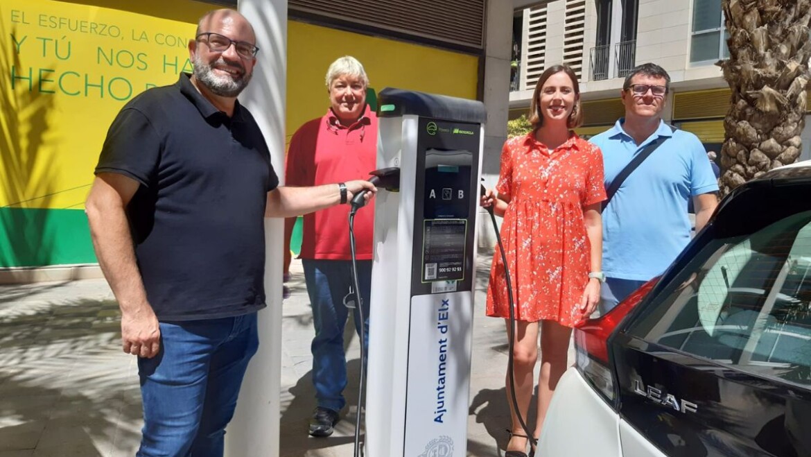 Movilidad y Eficiencia Energética instalan los primeros puntos públicos de recarga para vehículos eléctricos