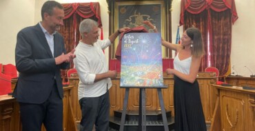 El cartel de Vicente Javier Poveda anuncia las Fiestas de Agosto con la imagen de la Nit de l’Albà como  protagonista desde las alturas