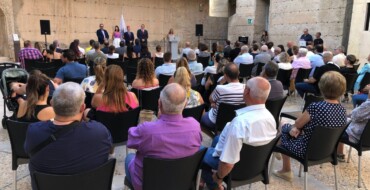 Los Moros y Cristianos de Elche ultiman sus preparativos para volver a las calles tras la pandemia con la presentación de la revista y los cargos de rey Jaume I y de mantenedor